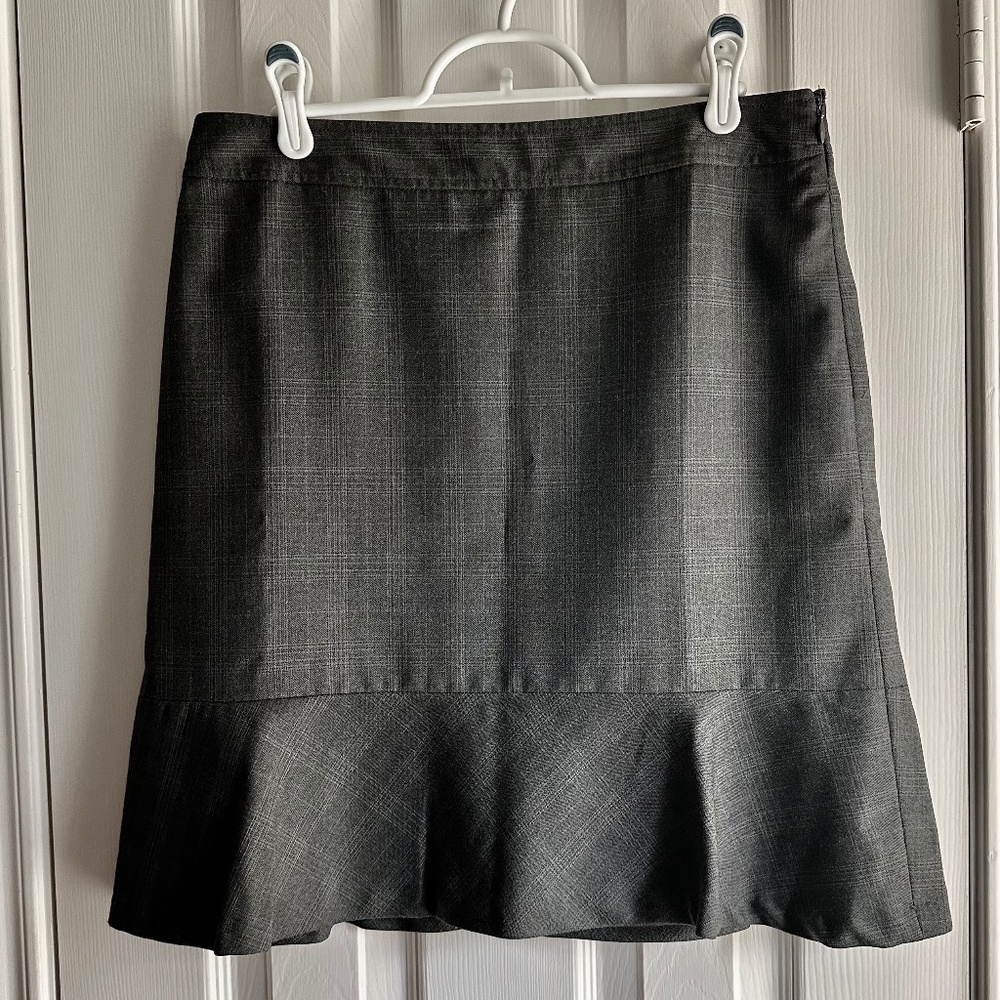 Ann Taylor Loft Gray Skirt Size 4 Poly Rayon w Lining Side Zipper Plaid Pattern